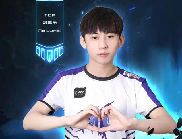 也很自然地 也很自然地