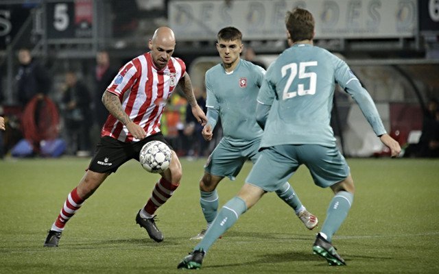 队在中锋位 队在中锋位