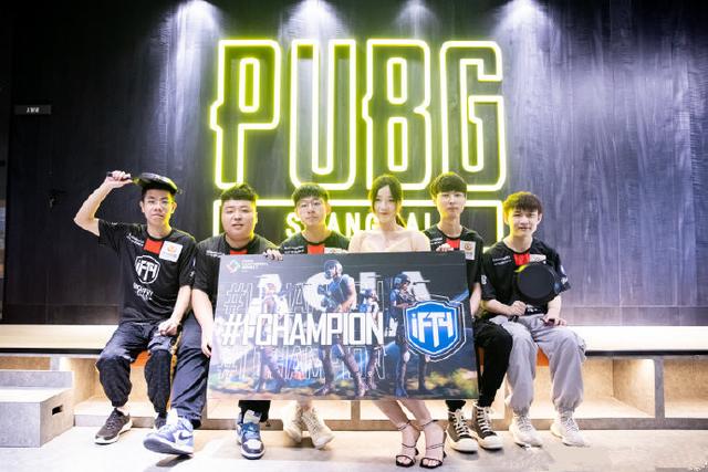 但在轮转末 但在轮转末